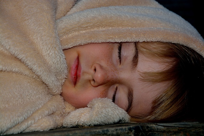 כמה שעות צריכים לישון ילדים בגילאי 3 עד 5 שנים